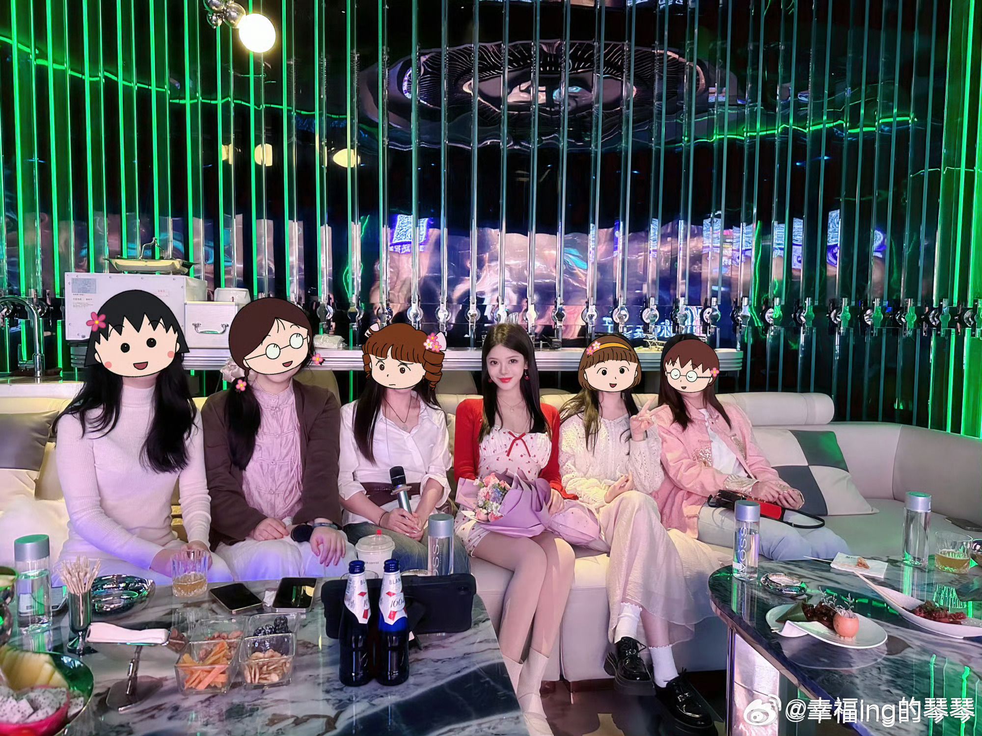 七月二十几号，我会第四次邀请粉丝姐妹聚会。前三次都很好玩，都是我买全单，没让姐妹
