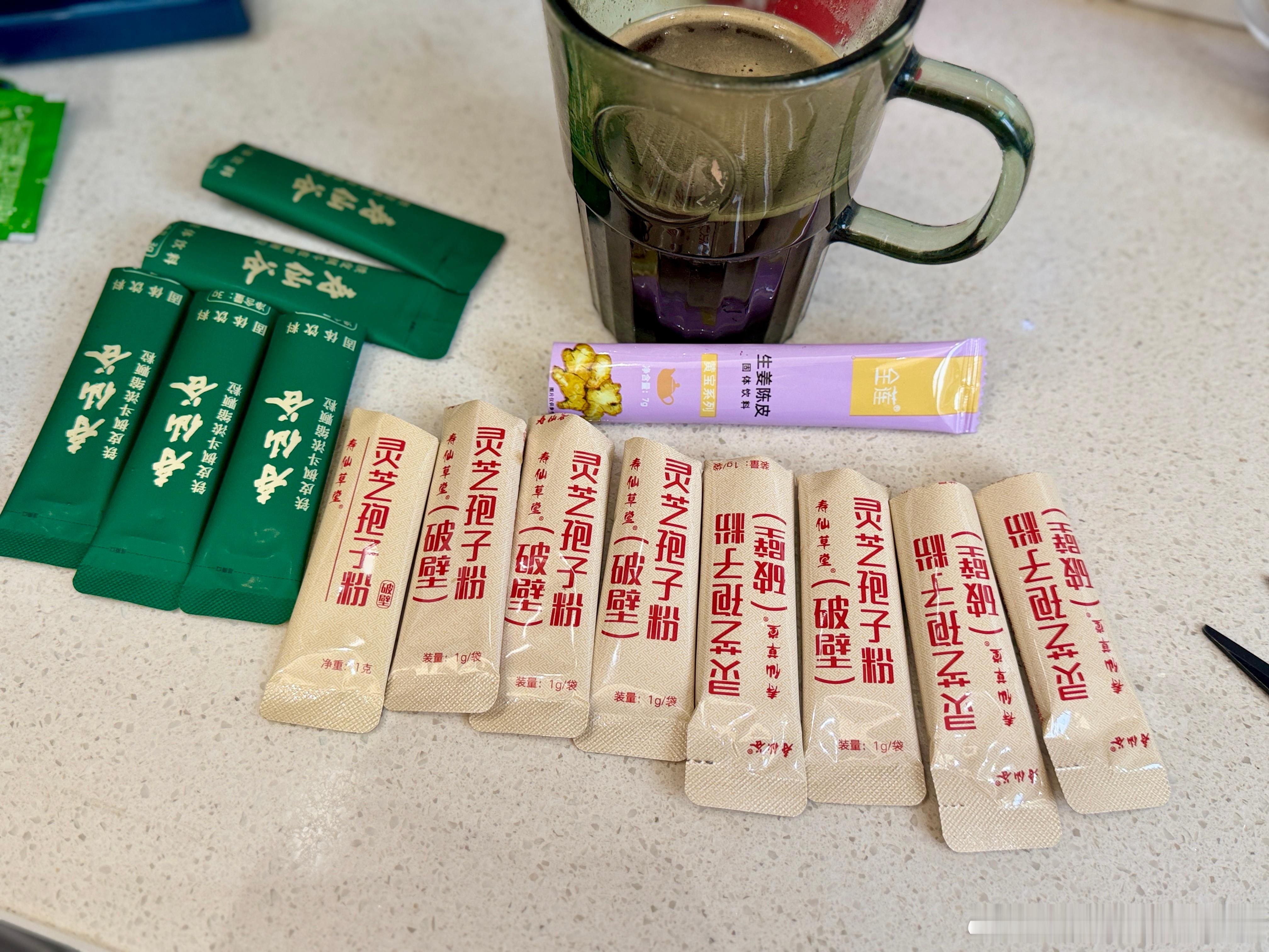 老三样，都喝了木有？今天石斛机器罢工，整点石斛颗粒喝喝！ 