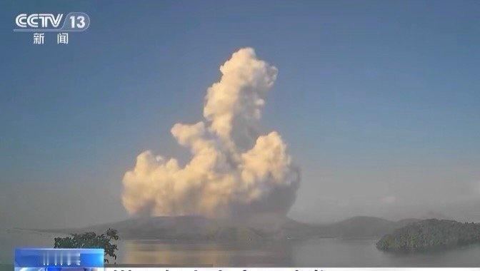 火山🌋～据菲律宾火山地震研究所消息，11月12日早晨，菲律宾塔阿尔火山发生喷发