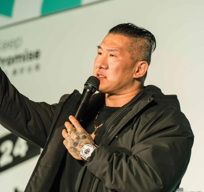 笑不活了！
馆长一句 “狗头”，
把新北地检署难住了！


馆长因为用了“狗头”