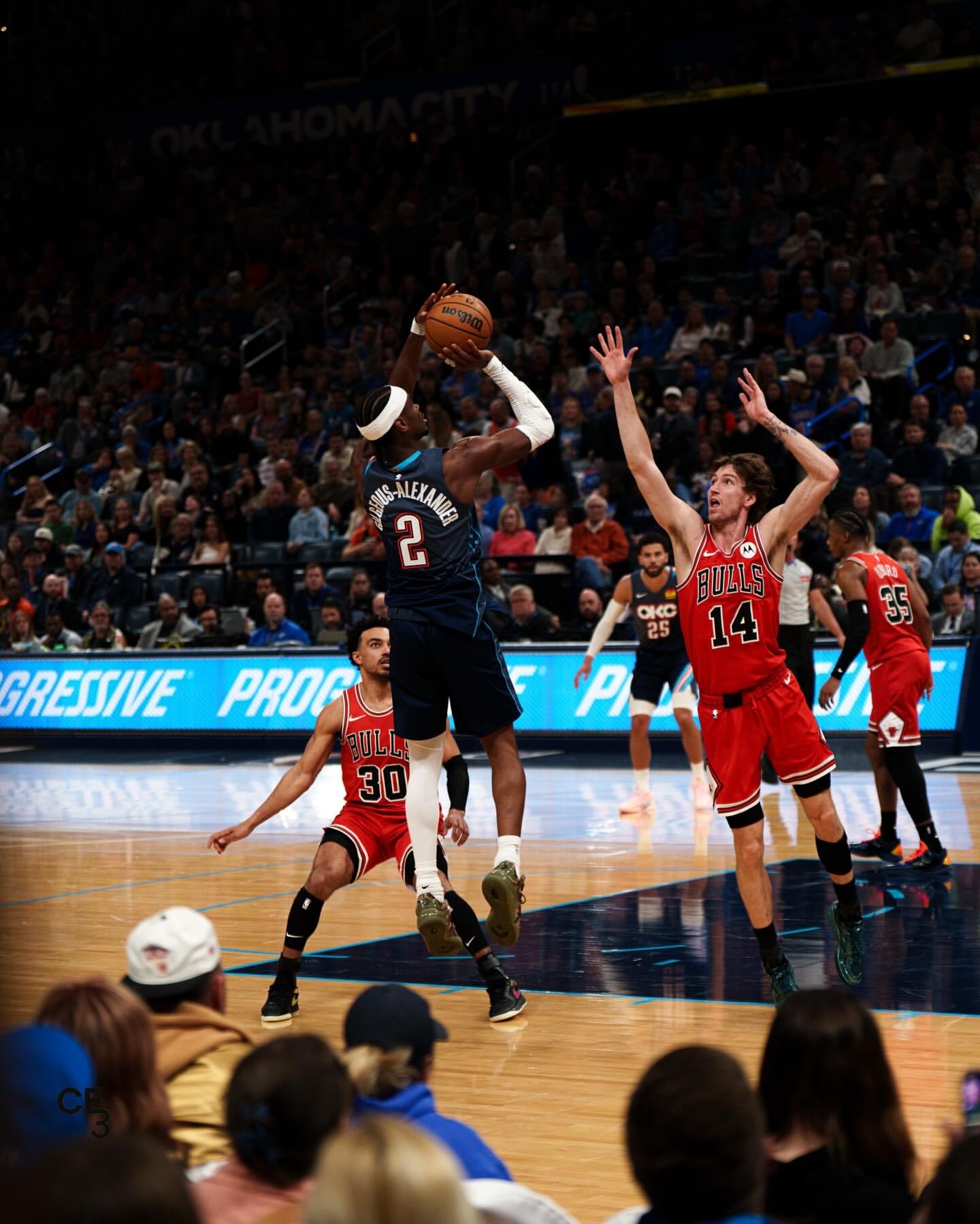 NBA历史上，单赛季场均得分30+且投篮命中率50%+的后卫次数排行：5次 — 