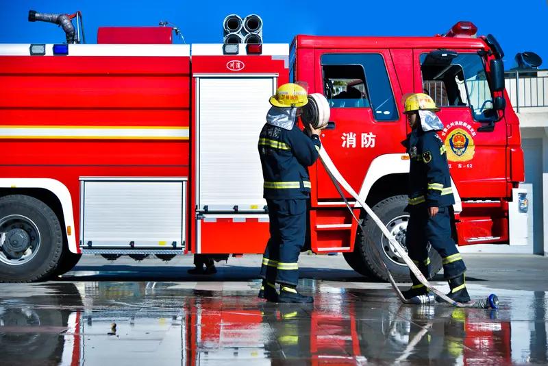 今天是全国消防日，必须要好好致敬咱的消防英雄！他们总是逆行向险，哪里有危险，哪里