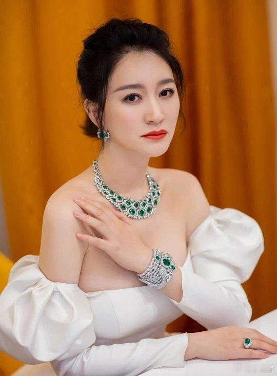 王濛教李小冉普通disco王濛李小冉共创打破圈层的奇妙合作，老歌新跳，健身氛围感