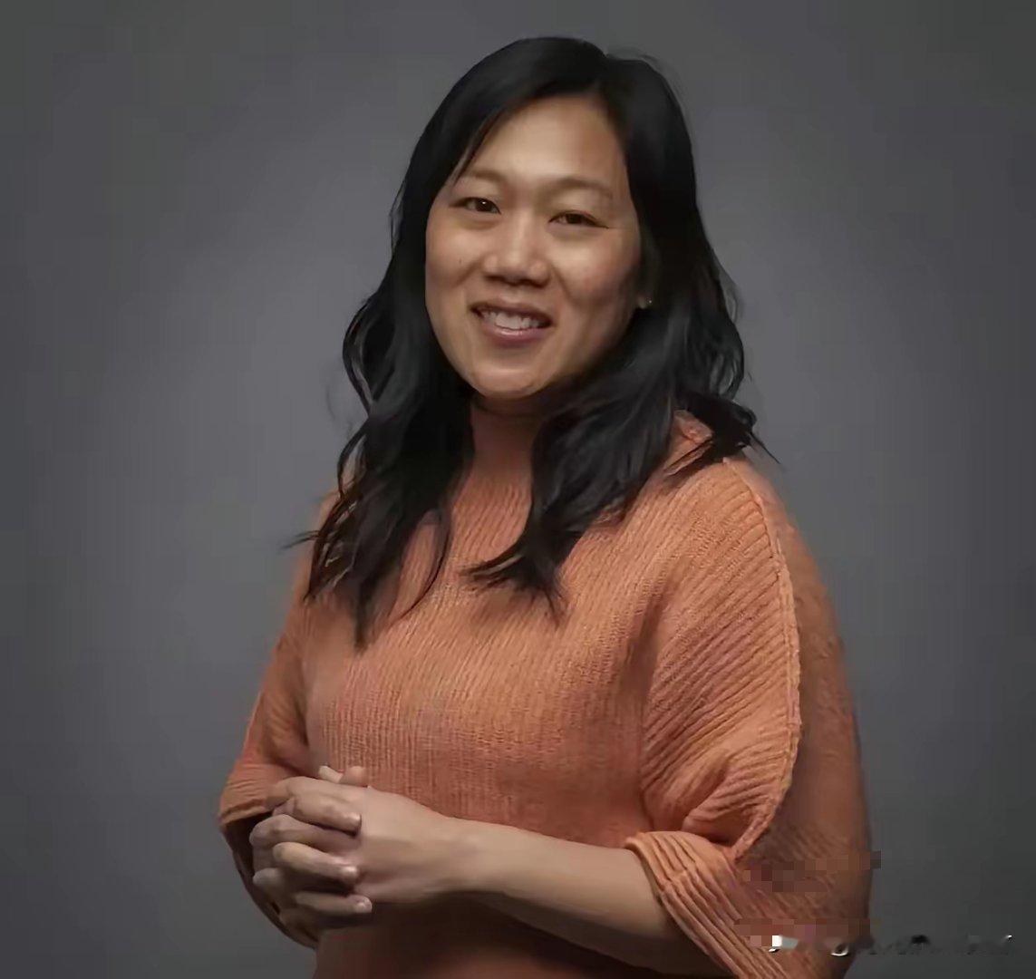 原来扎克伯格的妻子确实根多样化，可以很家庭，可以很妩媚，怪不得我们觉得她不美，但