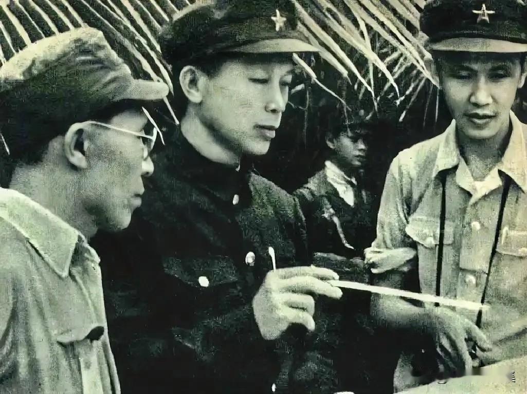 【开国功臣图片故事179】
1953年，冯白驹担任广东省人民政府海南行政公署主任