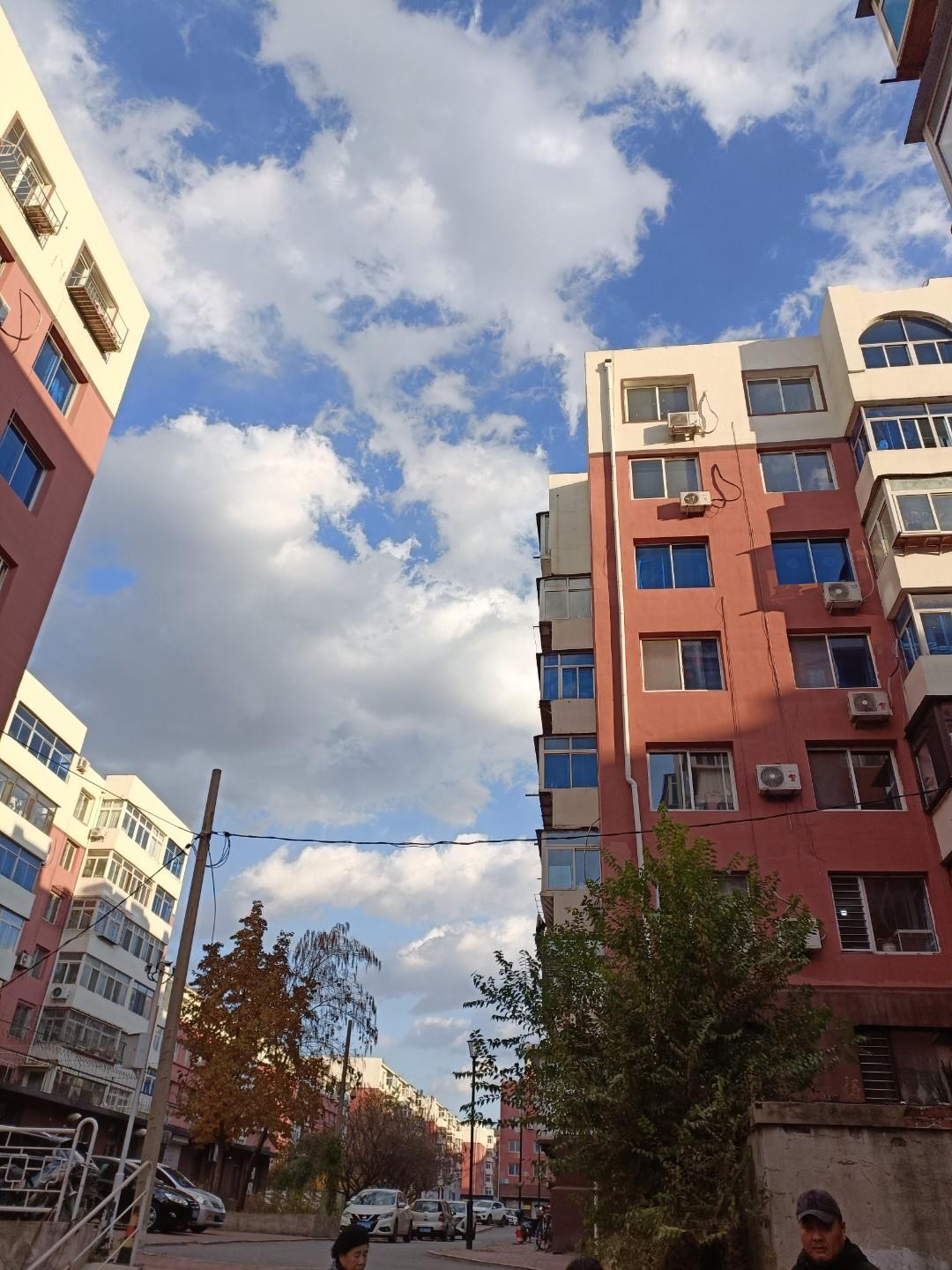 如何做人世间的清醒者? 想做世间清醒者，得明白这几点。首先要好好赚钱，别嫌弃赚钱