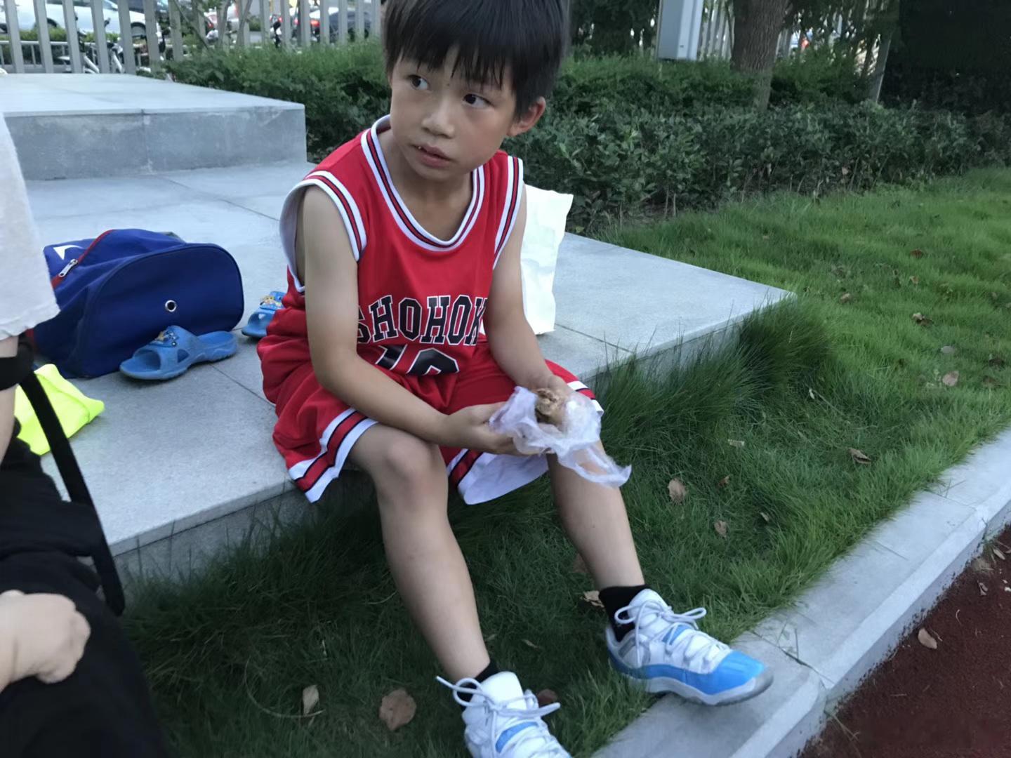 愿意分享足球心路历程以及要发声的足球家长，随时可以私信艾特我，邀请直播连线.（兴