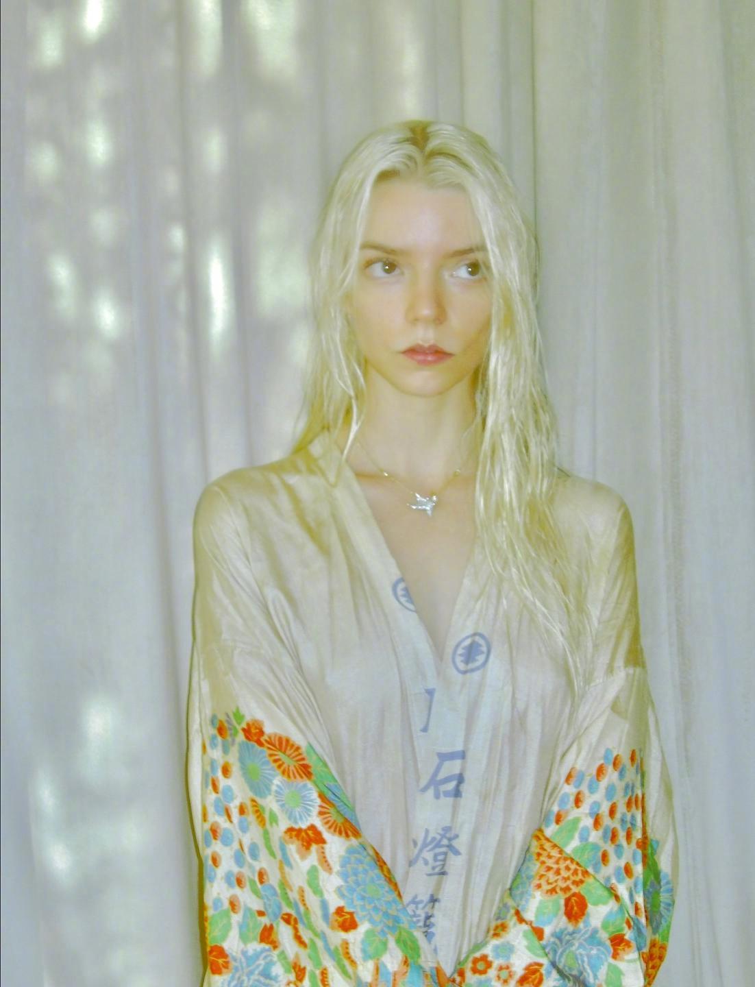 安雅·泰勒-乔伊Anya Taylor-Joy演绎的蒂芙尼全新“石上鸟”🐦系列