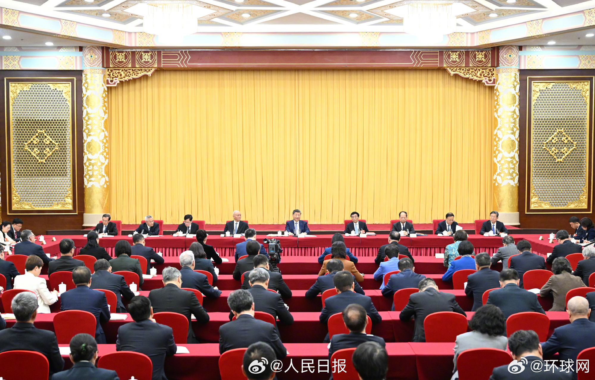 #习近平的两会时间#【习近平看望全国政协委员】6日下午，中共中央总书记、国家主席