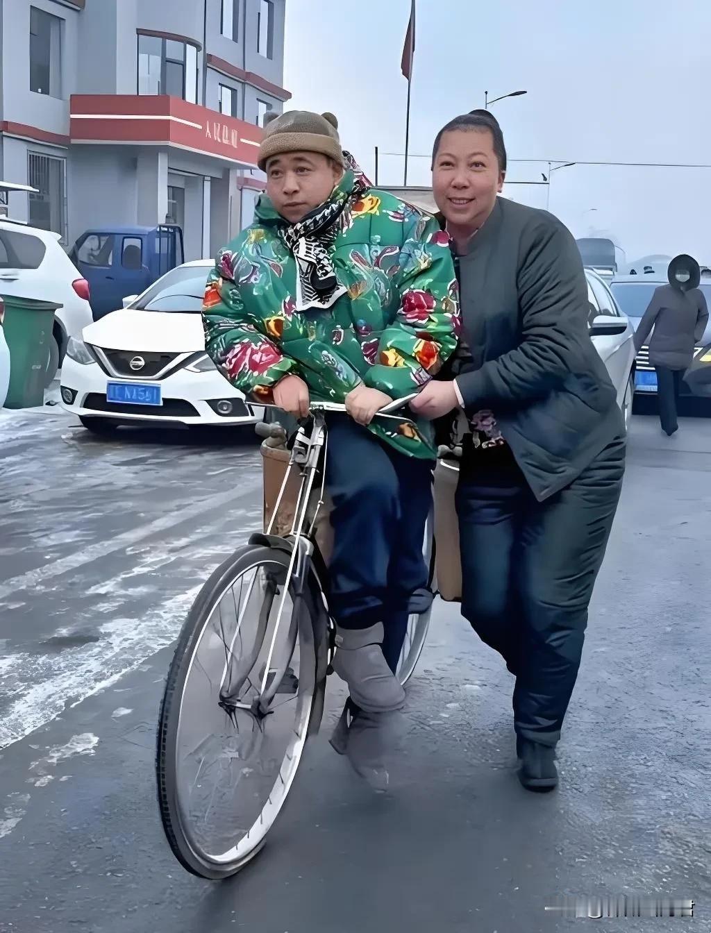 #怎么看东北雨姐红薯粉条事件# 尽管东北雨姐红薯粉检测结果还没出，但是这件事情在