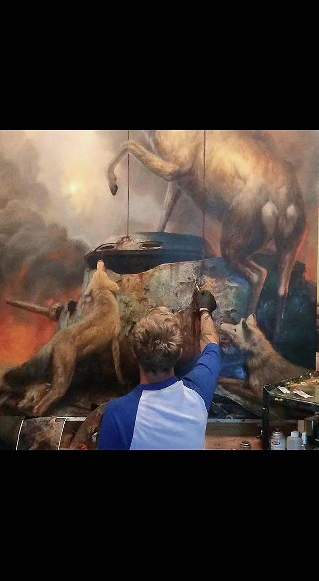 🎨他蘸着暮色调色，笔尖在画布上凿光✨。猛兽从混沌中苏醒，每道裂痕都是灵魂的出口