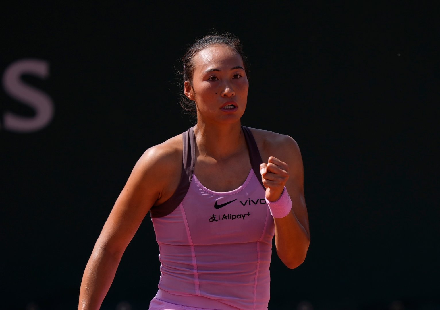 更进一步 ✅ 郑钦文晋级八强2026雅典站女单次轮，轰出13记ACE，最终以 6