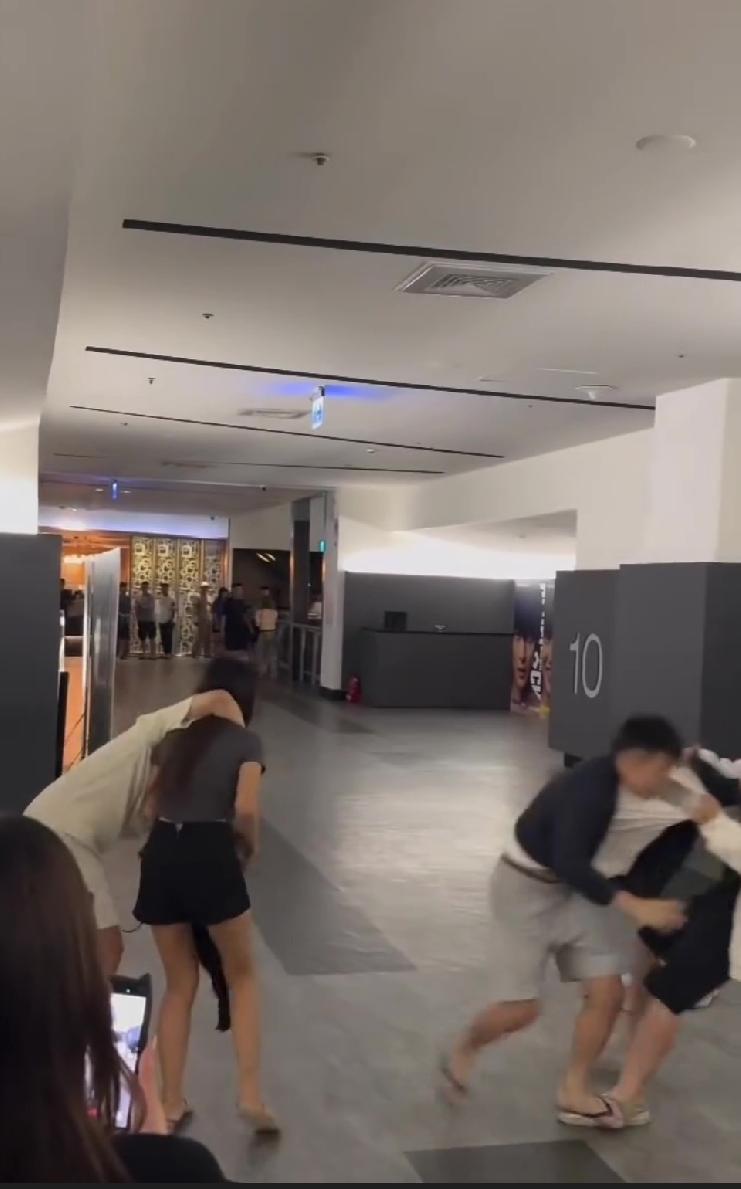 台湾高雄一间戏院日前发生一宗因观影礼仪引发的激烈肢体冲突。两对素未谋面的情侣在高