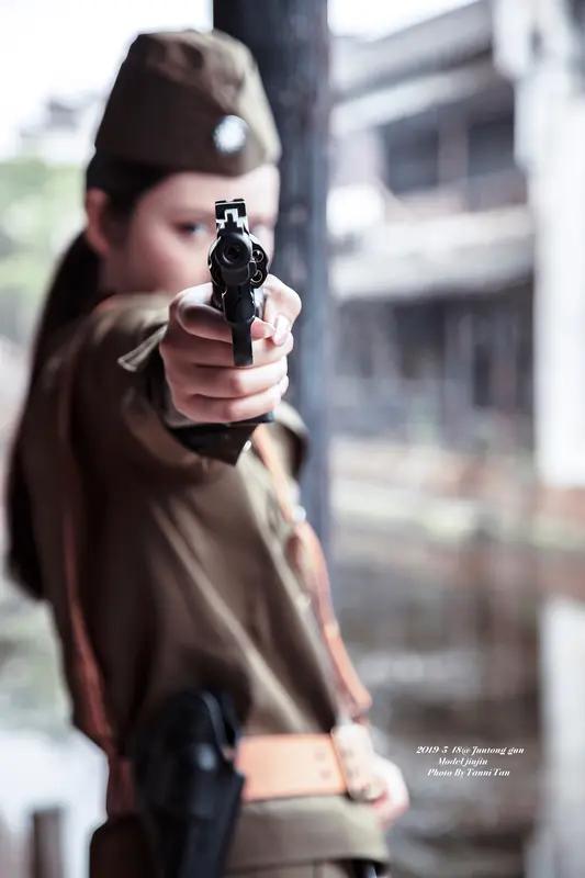 你会为韩红的《抓特务》买单吗？反感韩红“走个面儿”拉票，电影制作3亿票房惨淡，好