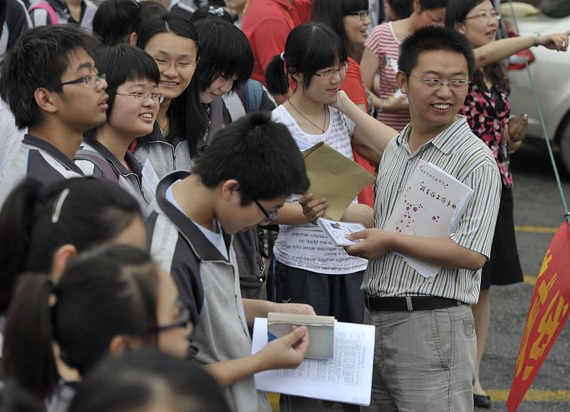 中级职称“放开”，方向定了，但别急着当成明天的事

国务院常务会议已原则通过《教