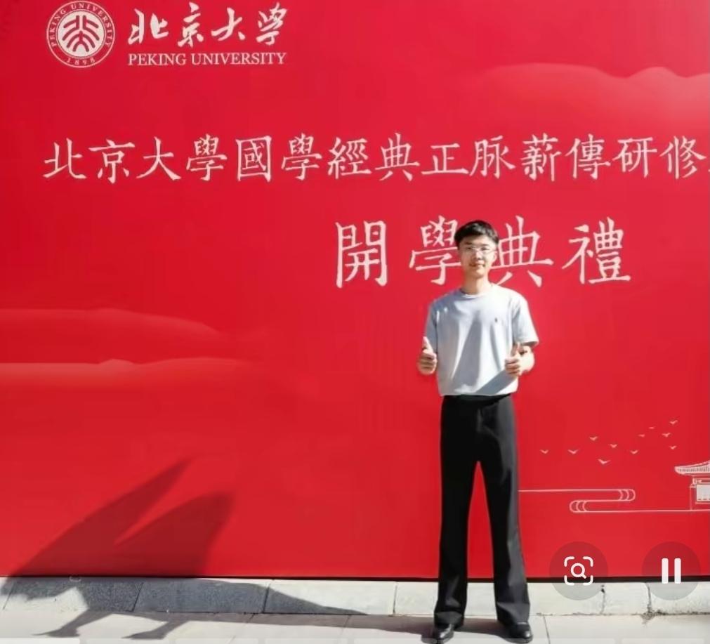 北京大学应该邀请上海流浪大师沈巍作为国学经典研修班特聘讲师，民间对民间，多些包容