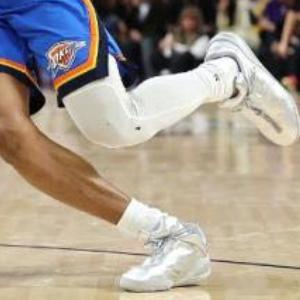 5月12日，NBA西部半决赛G4，亚历山大在系列赛前3场最高只有23分后，他此役