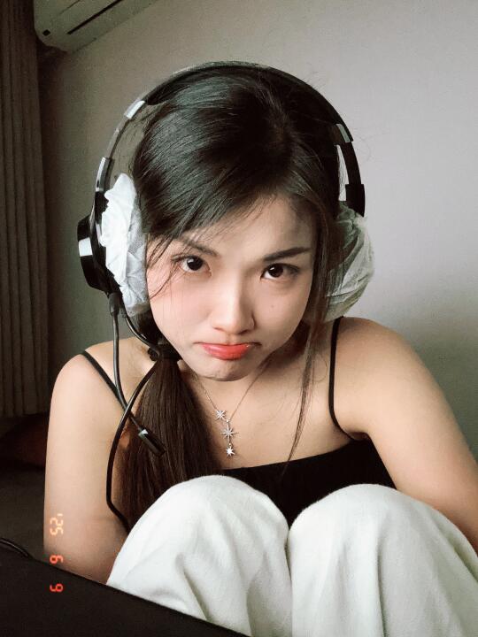 今天先不练琴，改打单机游戏罗～🎮