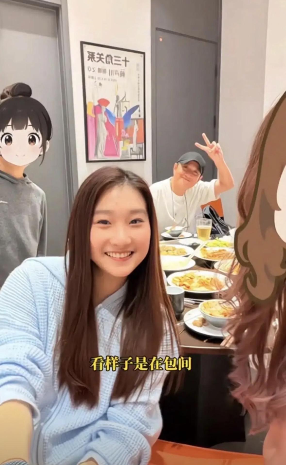 看了文章面馆菜单，
我发现特别有意思的两个点，
虽然，文章离婚后，事业大大下降，