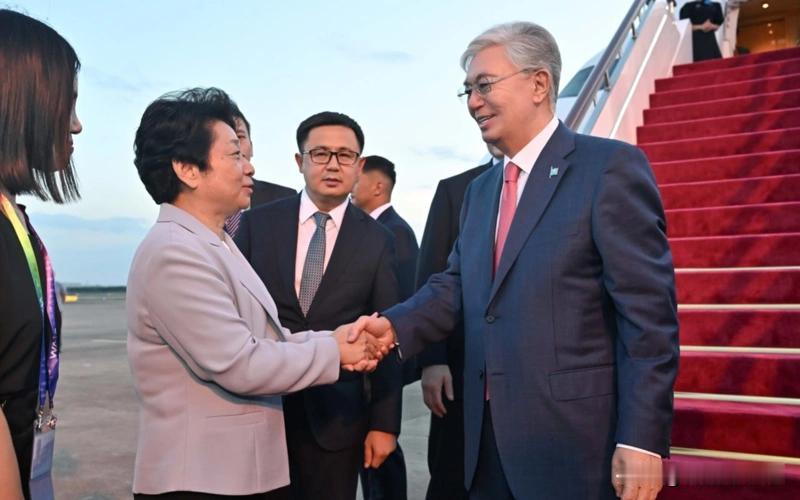 哈萨克斯坦总统托卡耶夫抵达上海 开始对中国工作访问

¬ 中国核电强势崛起：中哈