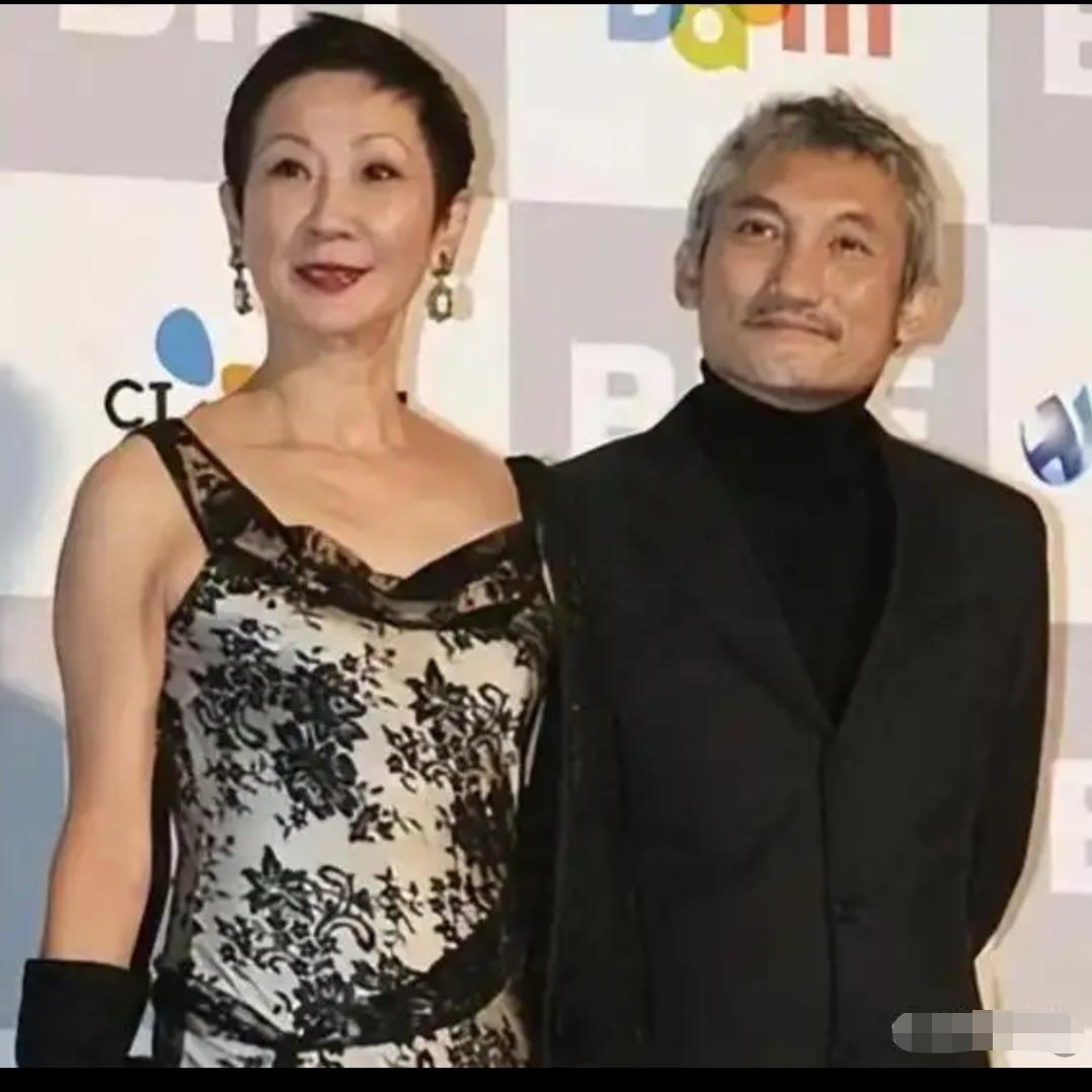 真没看出徐克哪里帅，让她为他一辈子这么痴迷。