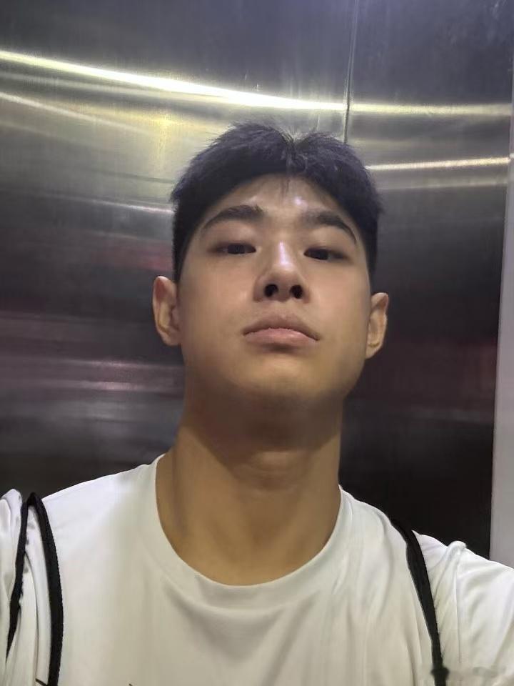 19岁180cm70kg，我的天菜 
