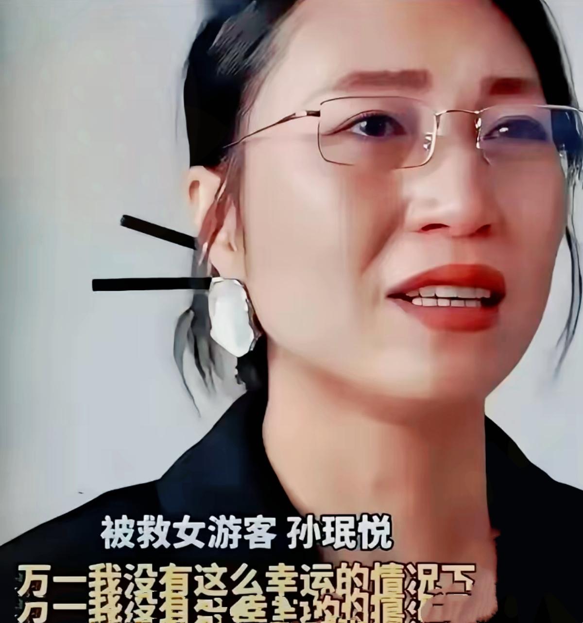 浙江金华龙潭大峡谷发生揪心一幕，一位38岁妈妈为了给女儿拍照，在湿滑的悬崖边不慎