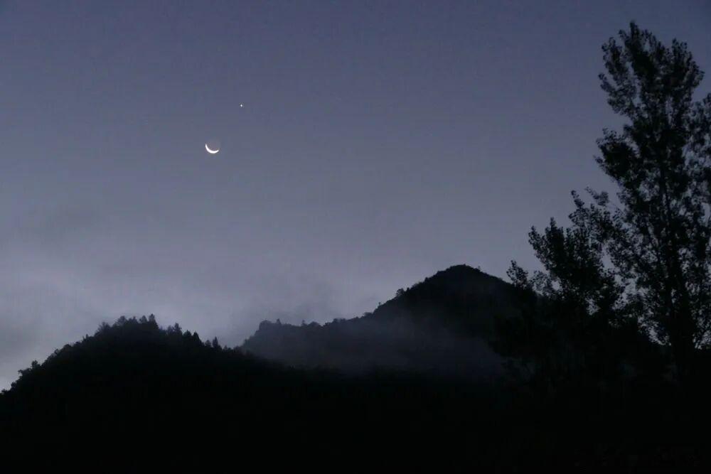 星月童话，原来如此浪漫·默斋主人原创诗意抒情散文小品九月的夜，褪去了盛夏黏腻，风