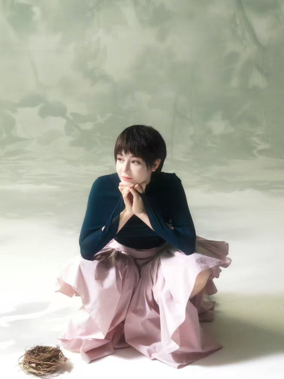 热巴超短发造型迪丽热巴超短发造型好美啊！是让人心甘情愿沦陷的姐姐！！！迪丽热巴让