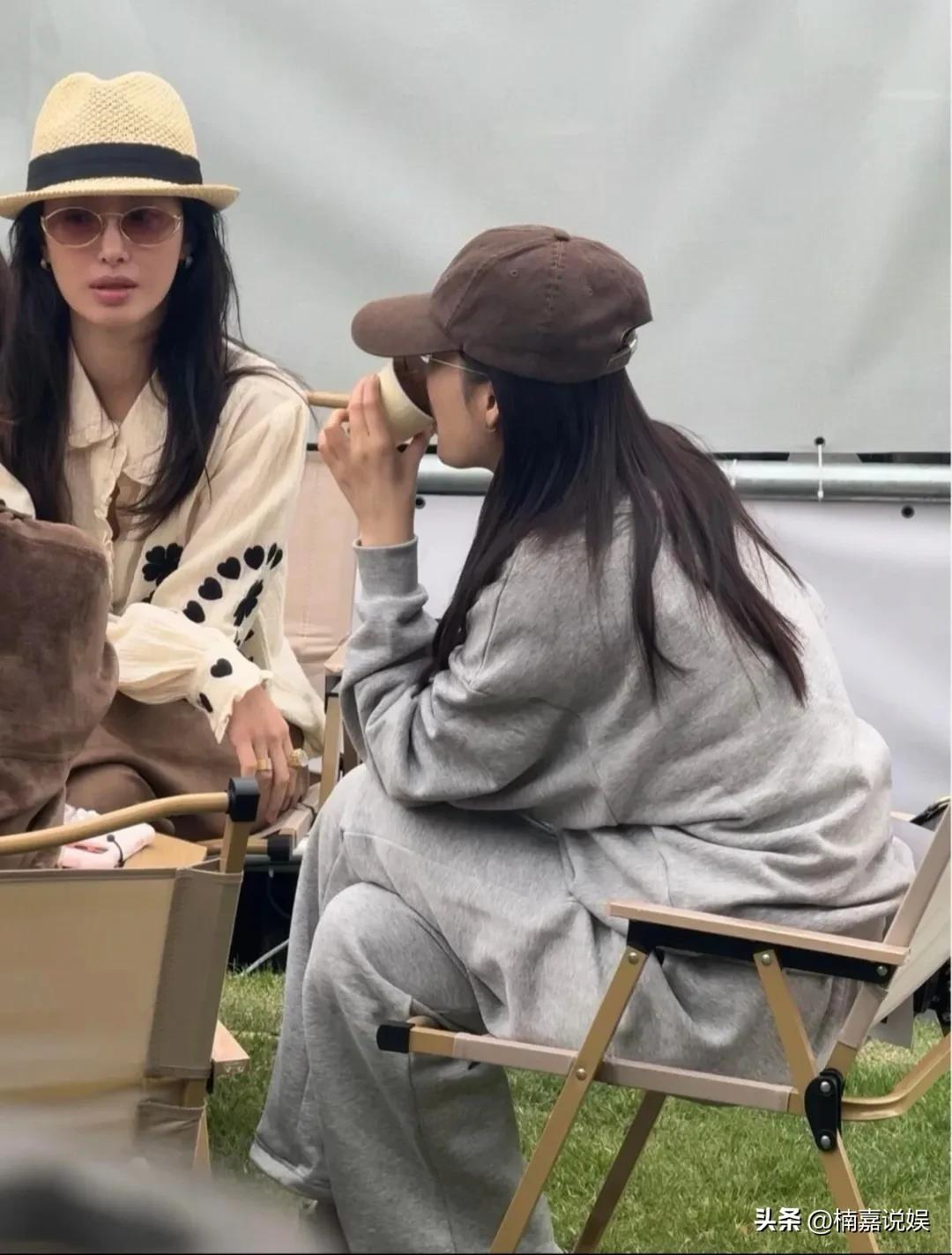 杨采钰李沁现身乌镇戏剧节，不得不说，明星就是明星，在现实中与素人也是有壁垒的。