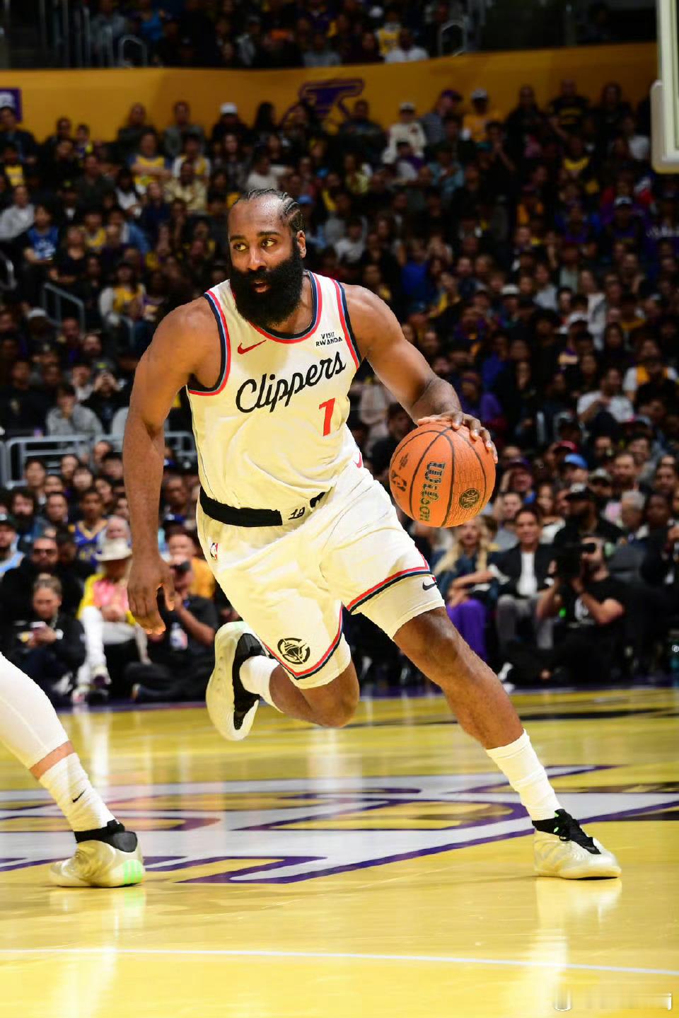 哈登 29分5板9助 W5L13[18/82]个人发挥稳定，三分手感还是不好，但