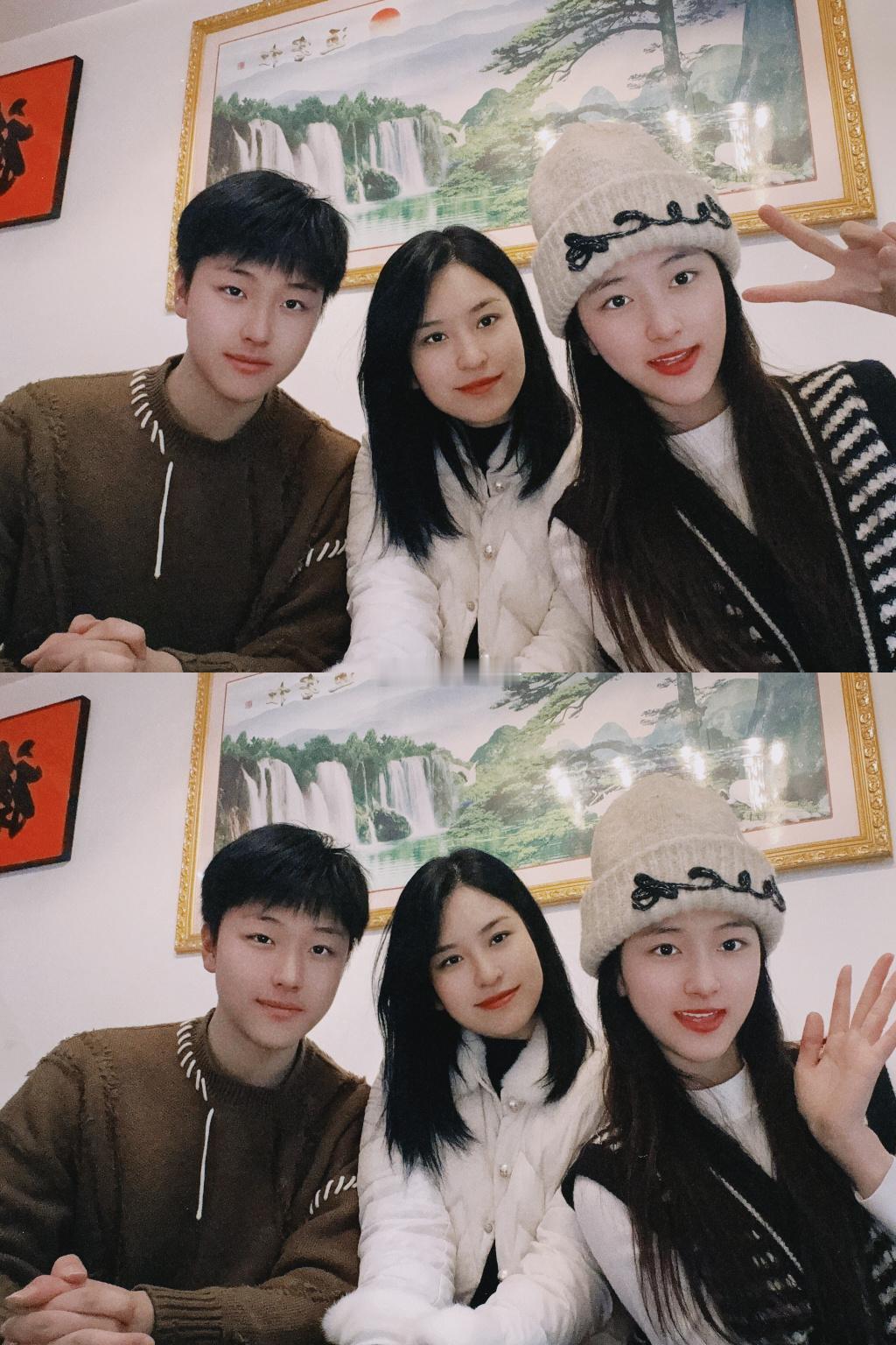 04女大和08男高与妈妈一年一照❤️更多照片移步烤地瓜🍠 ​​​