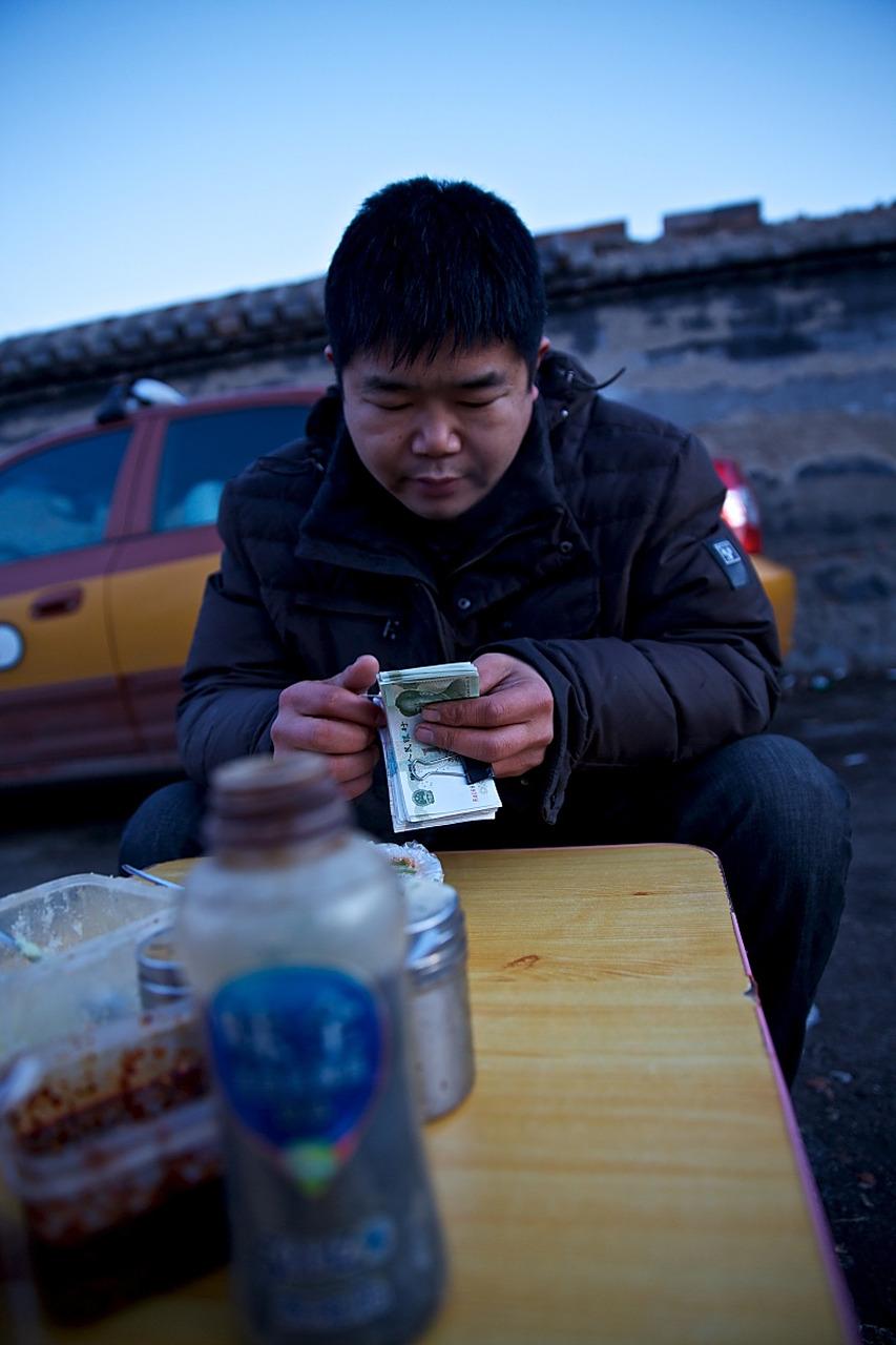 低物欲存钱法真香
       普通人想存100万，开源困难，节流就格外重要。