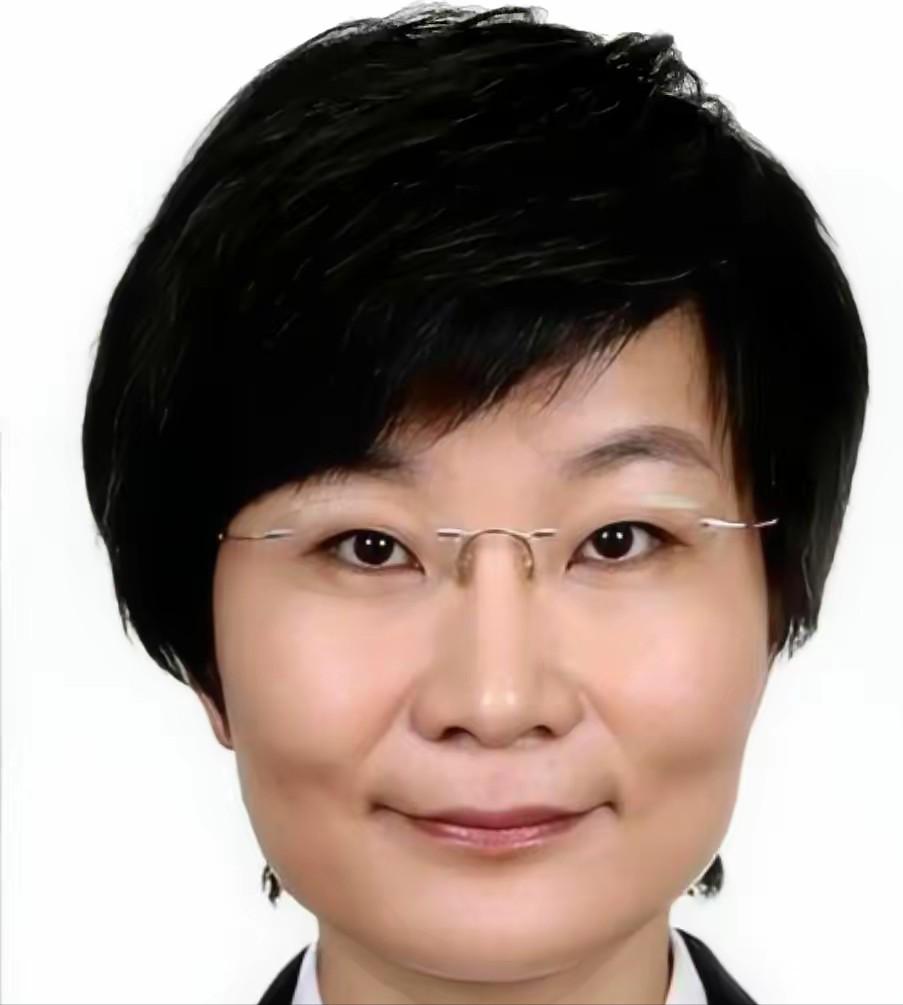 1999年，我们驻南联盟大使馆被炸的那一晚。


那个把黑夜里的悲愤熬成利剑的姑