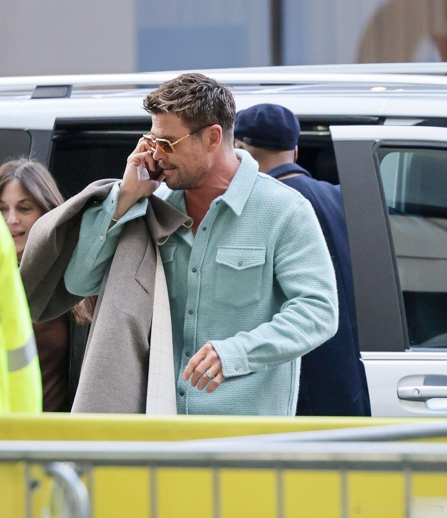 Chris Hemsworth克里斯海姆斯沃斯去到英国伦敦，前往BBC继续为新片