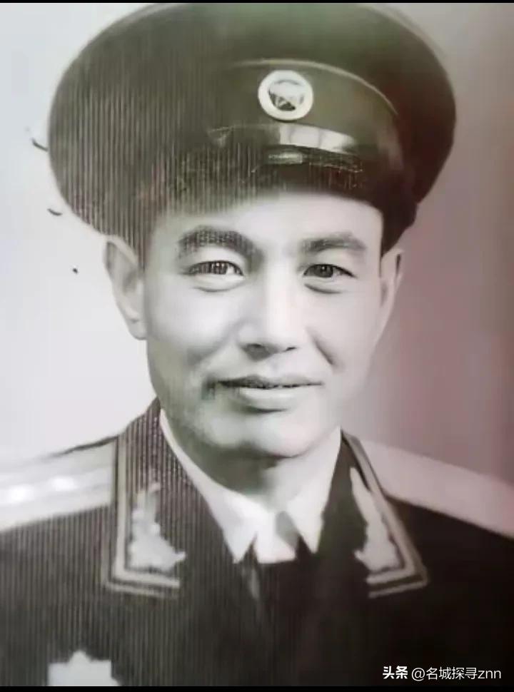 1944年8月，日本兵突然将看守所的大门打开，翻译官对着9名八路军战士说：火车就