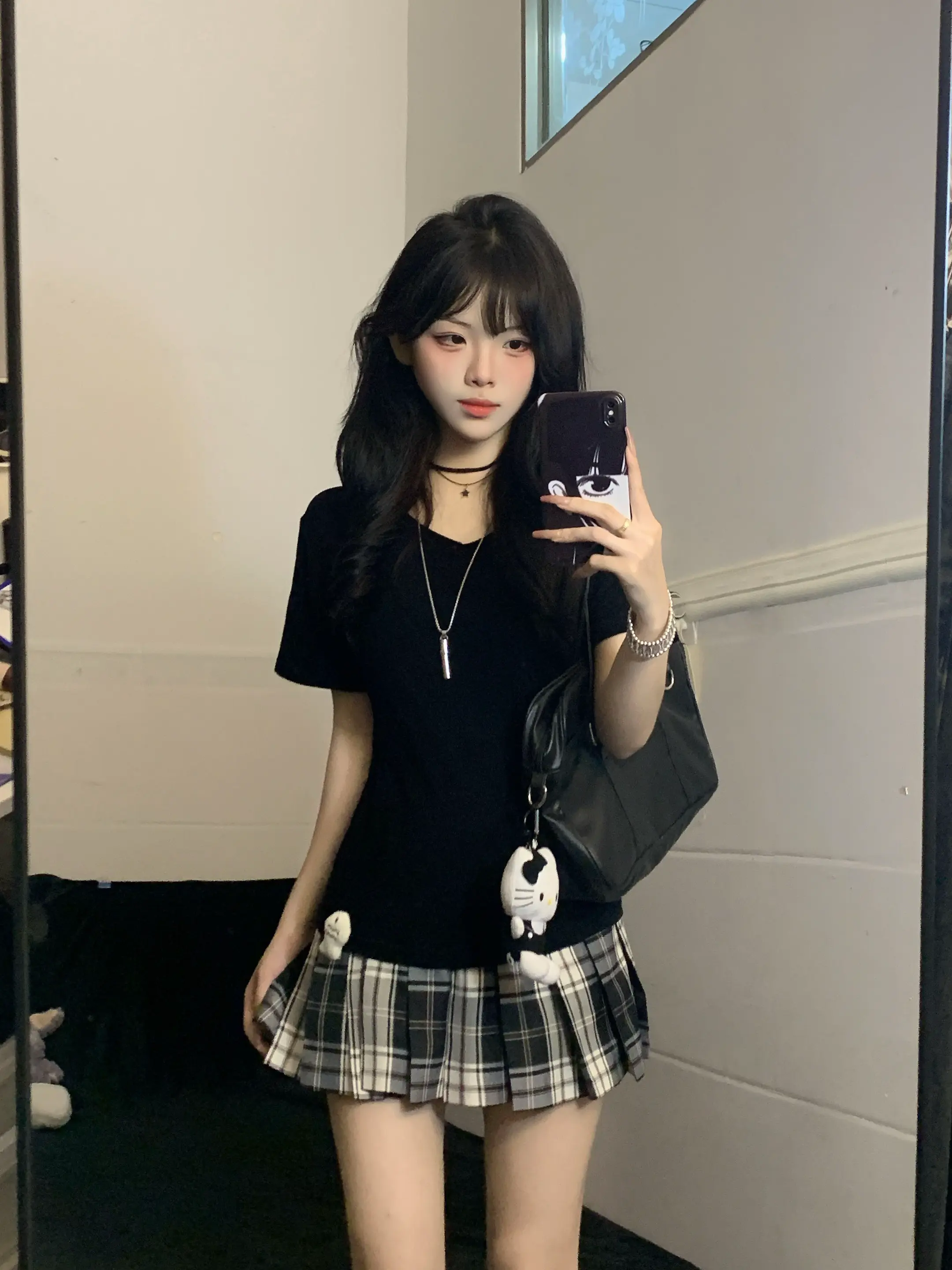 我们的世界不应该只剩下彼此吗。