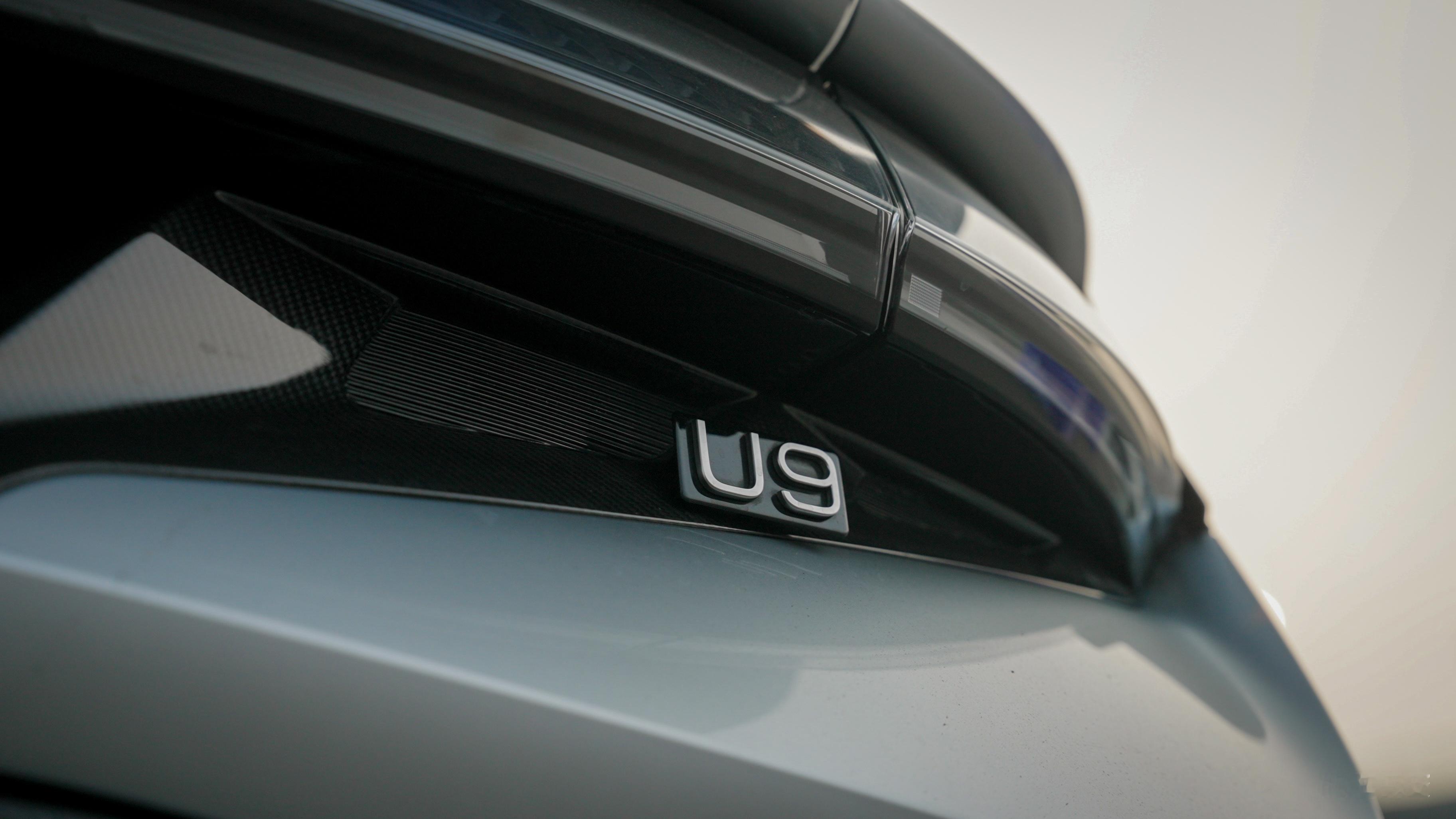 第一次开仰望的车型，1300匹 U9让我刮目相看。悬架和四驱系统配合丝滑专业，驾