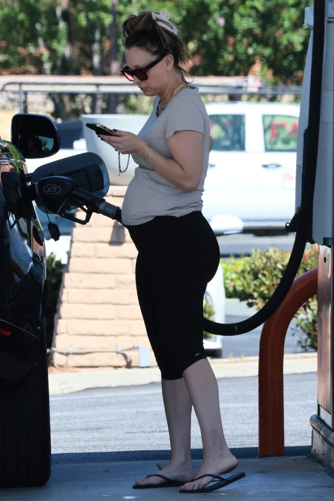 Kaley Cuoco 16日洛杉矶外出 