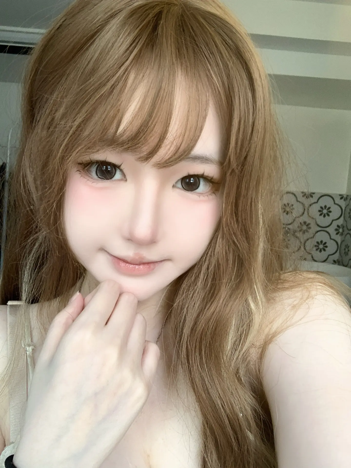 能不能别和别人聊了 万一对方比我萌比我有趣我怎么办