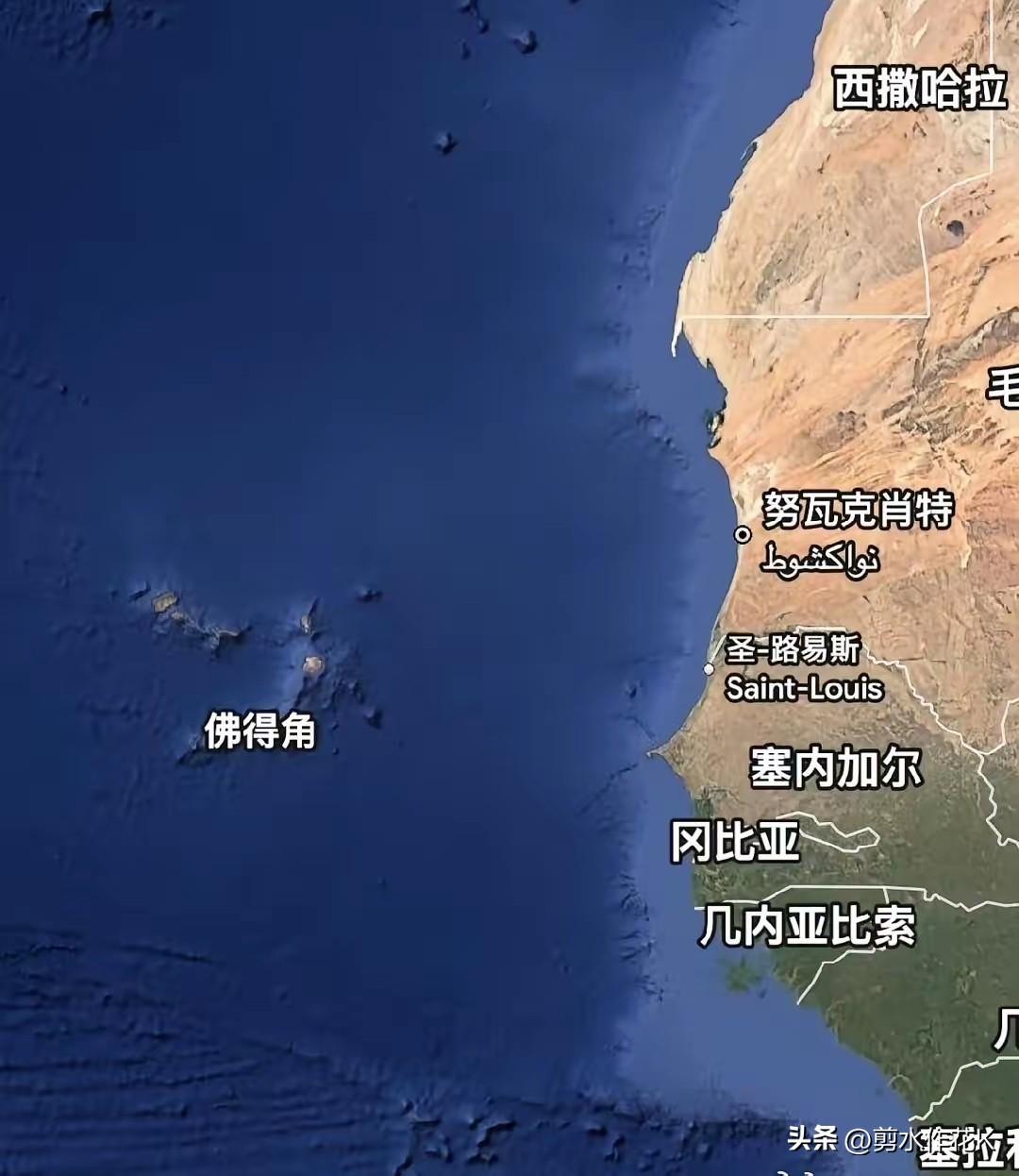 佛得角应该感谢中国，要是没有中国，佛得角是不可能踢进世界杯的，在地图上找佛得角要