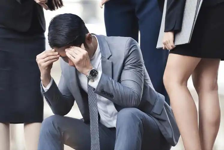 保险业务员越来越少是真的，但“700万人逃离保险业、行业彻底熄火”并不准确，20