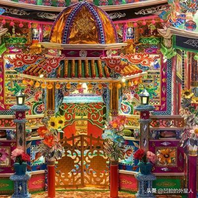 这不是烧给死人的吗？2016年，巴黎设计展竟将中国的祭品拿来展览，引得质疑无数。