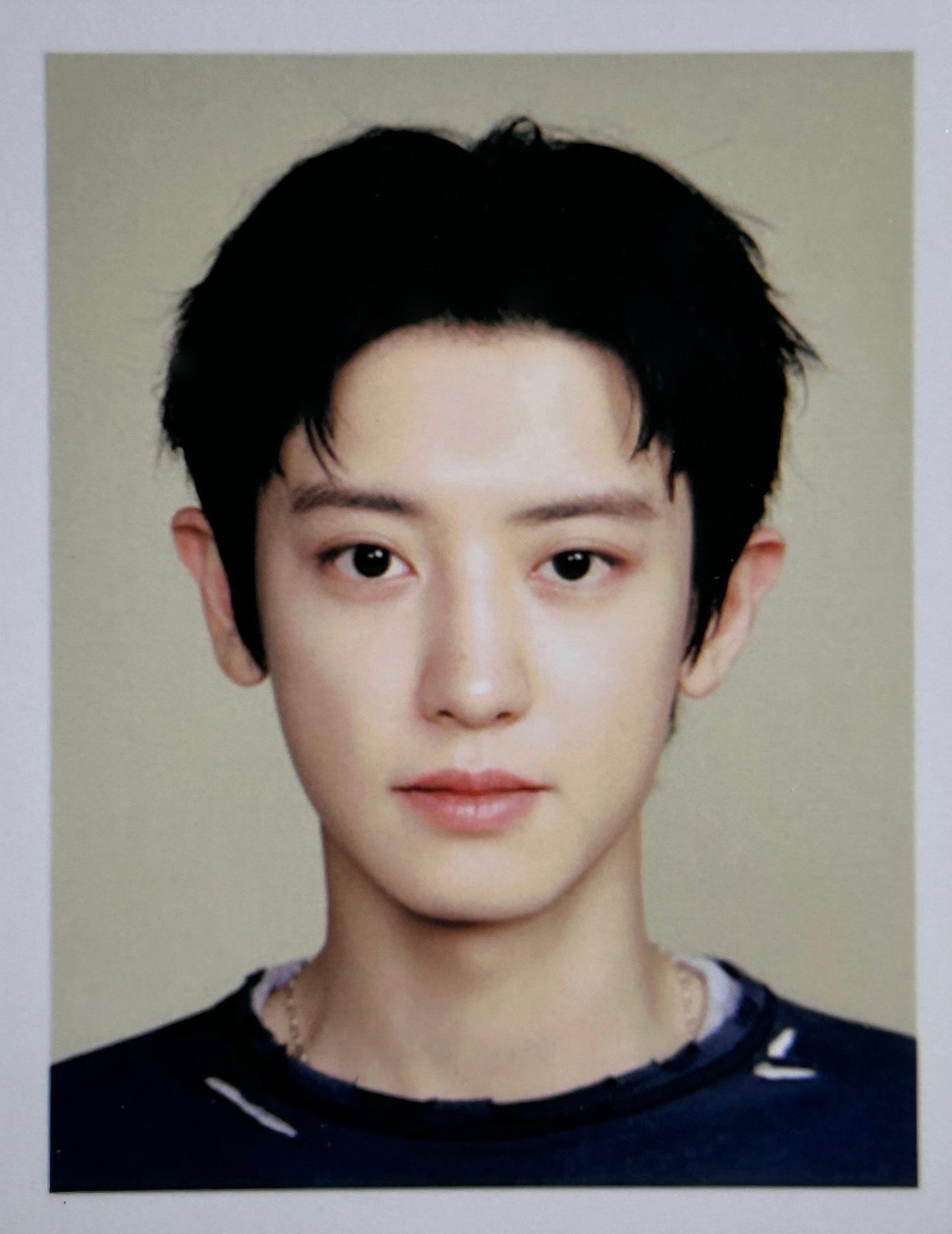 投稿朴灿烈 一个证件照即神图的男人（近照） 