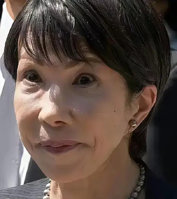 董洁估计是睡不着觉了。
令她烦恼的是不是新剧出了岔子。也不是直播间销量不大好。