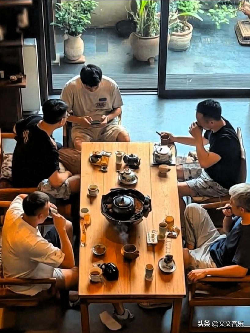紫砂茶壶让生活更雅致，音乐画面欣赏佳作！优雅精致，真的太棒了，美的感受油然而生。