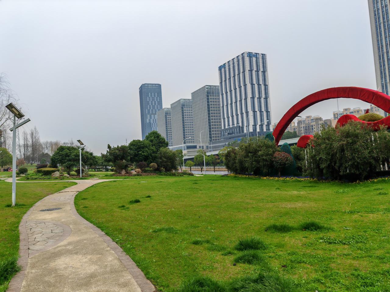 晒图笔记大赛绿草如茵，春天总是生机勃勃，充满希望。