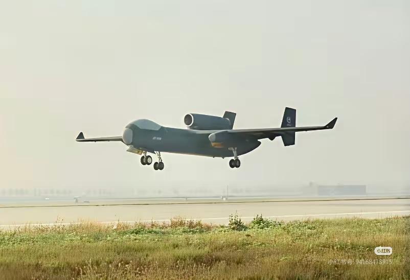 九天无人机今天首飞！有了它，飞豹可以安心退役了。九天是目前全球最大的察打一体无人