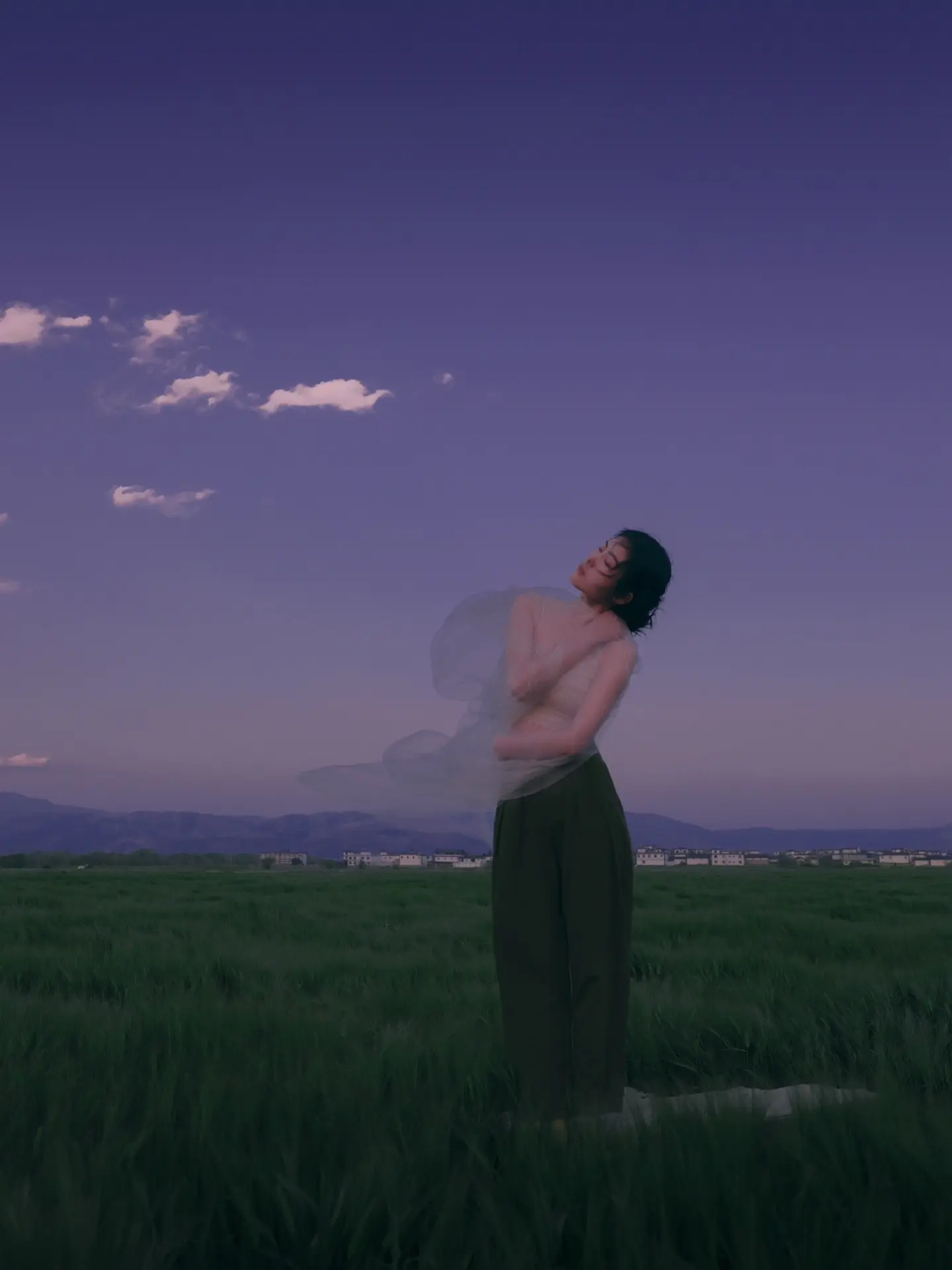 梦幻又抽离。
