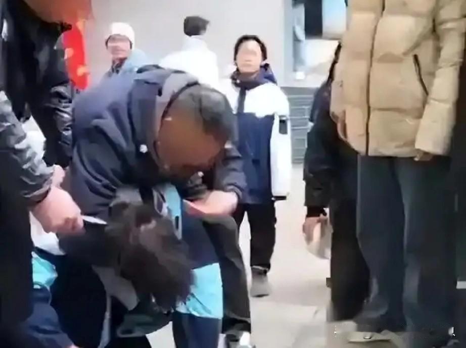 重庆垫江一中的“按地剪发”事件，是一起师生冲突事件，师生道歉了，家长也哭诉了，但